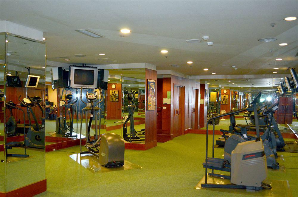 The Grand Hotel Taipé Exterior foto The gym at the hotel